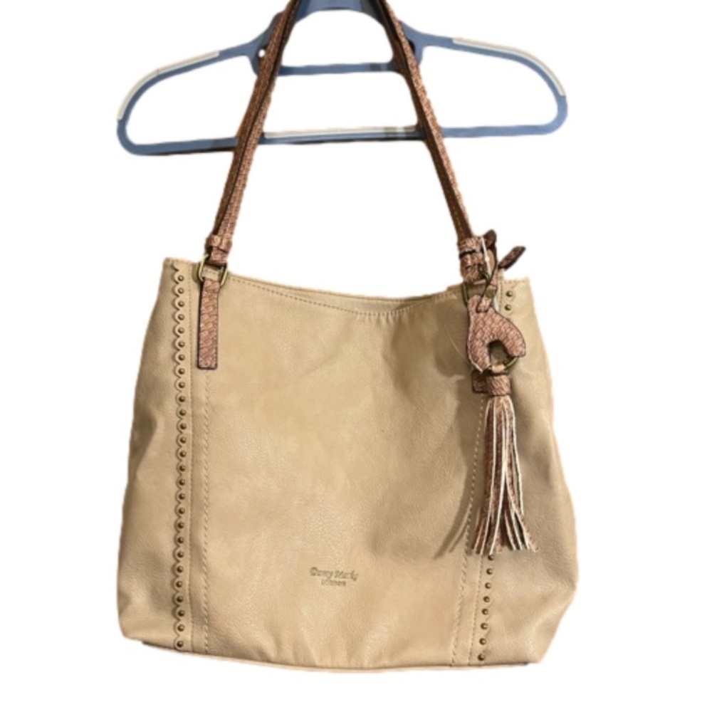 🆕.  Darcy Marks beige London Purse